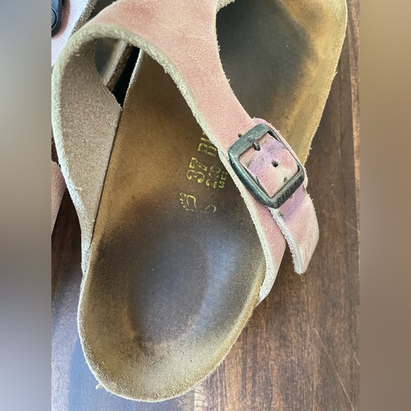 Birkenstock Giza Faded Purple/Pink Leather Straps. Size 37 Regular. US Size 6. - Picture 5 of 5